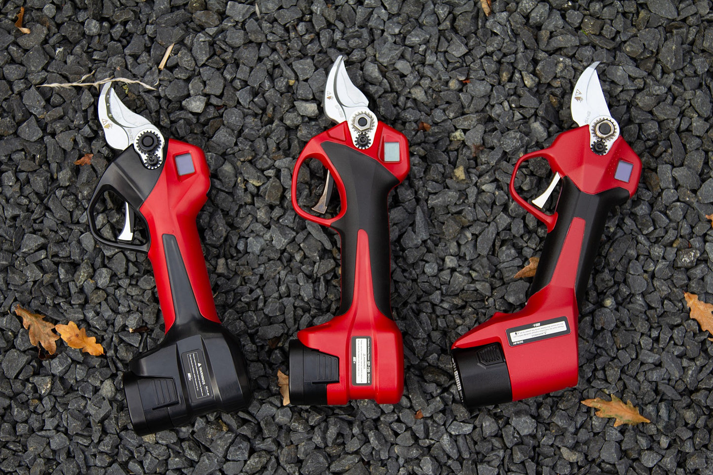 Battery-powered pruner, red/black
